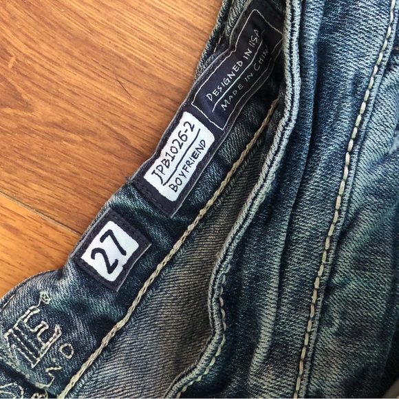 Miss Me Boyfriend Capris - Picture 5 of 5